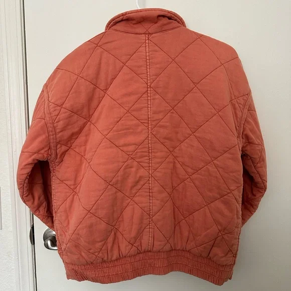 Woman’s orange quilted jacket from the Gap - Picture 3 of 4